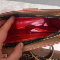 یک عدد کیف ترک.|کیف، کفش، کمربند|اندیشه, اندیشه فاز ۳|دیوار