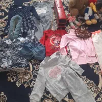 مقداری لباس‌ و کفش اهدایی