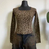 کراپ پلنگی|لباس|مشهد, هنرور|دیوار