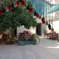 اتاقی و سوییت شااچراغ برای مسافران عزیز تخت دار