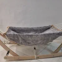 گهواره سنتی و تخت کنار مادر