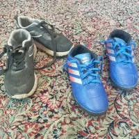 کفش ورزشی آبی در حد نو ۱۰۰ هزار ومشکی ۵۰