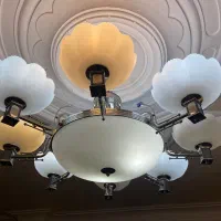 یک عدد لوستر پذیرایی ویک عدد لوستر اتاق