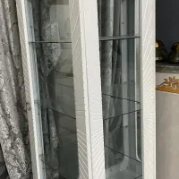 ویترین نو به فروش می‌رسد