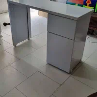 میز کاشت ناخن