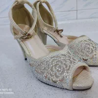 کفش سفید نگین دار اورجینال فقط یک بار استفاده شده|کیف، کفش، کمربند|شاهو, |دیوار