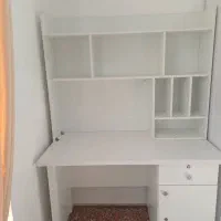 میز مطالعه یا کتابخانه