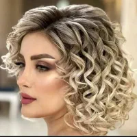 خدمات میکاپ و شنیون و رنگ مو و موخوره گیری بافت مو
