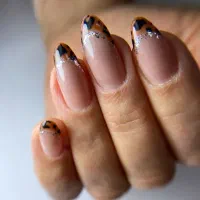 آموزش تخصصی ناخن و مژه همراه با مدارک ۵۰٪خدمات
