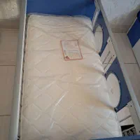 تخت بچهگانه در حد نو همراه با تشک|تخت و صندلی بچه|محلات, |دیوار