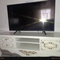 تلویزیون و میز تلویزیون