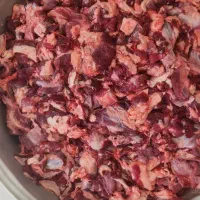 خرده گوشت بدن،بدون گوشت کله،وچربی بدن موجود است.