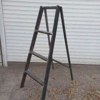 چهار پایه فلزی تاشو