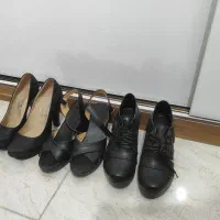 تعدادی کیف و کفش