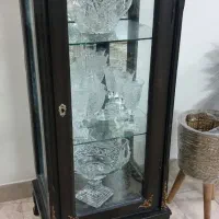 ویترین بوفه موزه ای کوچک قهوه ای فندوقی.و اباژور