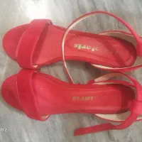 کفش دخترانه در حد نو یک بارم هم استفاده نشده