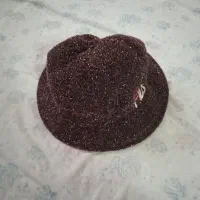 کلاه زرشکی طلایی خیلی قشنگ