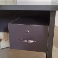 میز تحریر و کامپیوتر