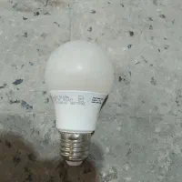 ۲۳۰عددلامپ ۹وات دست دوم و۱۵۰عدد لامپ ۹وات نو