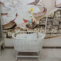 گهواره کنار تخت مادر