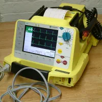 فروش الکتروشوک و دیفیبریلاتور بیمارستانی|پزشکی|تهران, فلسطین (میدان انقلاب)|دیوار