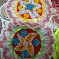 پرده ریسه ای و مقداری لوازم دستی و سنتی