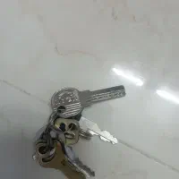 یه دسته کلید گم شده