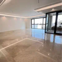 سازه-مدرن-پنجره-های-تمام-قد-تراس-چیدمانی-هوشمند