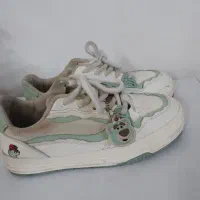 تعدادی کفش دخترانه|کیف، کفش، کمربند|اشتهارد, |دیوار