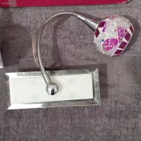 چراغ مطالعه یا کنار تخت