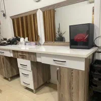 میز آرایشگاهی، آینه و بوفه