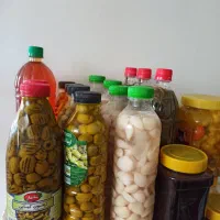 زیتون.سیر.خیار شور زیر قیمت به علت جمع کردن مغازه