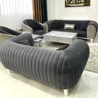 مبلمان۷نفره همراه با جلومبلی و سه میزعسلی