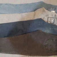 تعدادی شلوار جین لی