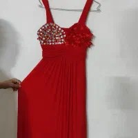 تعدادی لباس مجلسی دوبار بیشتر استفاده نشده