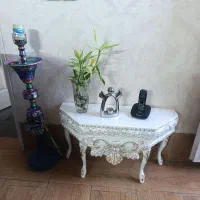 میز کنارسالن ،تلفن،پاتختی