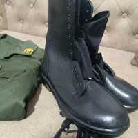 پوتین و لباس سبز سربازی