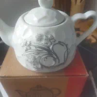 قوری چینی نونوبرجسته با کارتن.نلبکی ۵عدد ۱۰۰ تومان|قوری، کتری، قهوهساز دستی|اراک, |دیوار