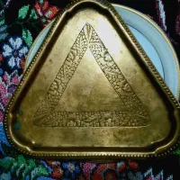 فروش اجناس قدیمی وانتیک سینی مثلث ای