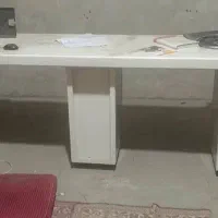 میز کانتر و کامپیوتر