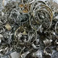 ظروف نقره شکسته و سالم