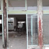 در سالن اهنی