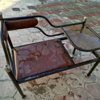 یک میز تلفن وکمدبچه