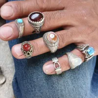 چند عدد انگشتر نقره همه با هم کرمی ۳۵۰ تکی نداریم
