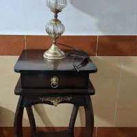 میز و آباژور