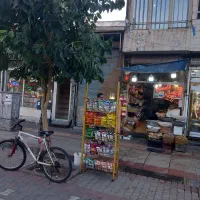 مغازه فروشی سنگ فرش میانه