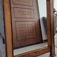 آینه با قاب چوبی