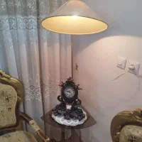 آباژور و ساعت رومیزی