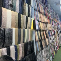 به ۲نفرفروشنده خانم برای شال روسری