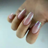 کاشت و طراحی ناخن حرفهای در قاسمآباد.۸ سال سابقه